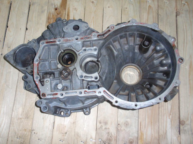 200,OBUDOWA PRZEDNIA DO SKRZYNI BIEGÓW DO VW T4 (3343538705)  300,TL